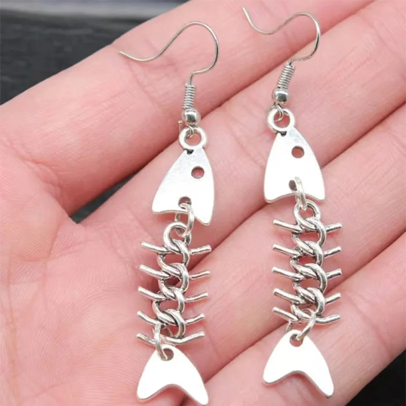 Boucles d’oreilles en forme d’arête de poisson couleur argent antique, design simple fait main