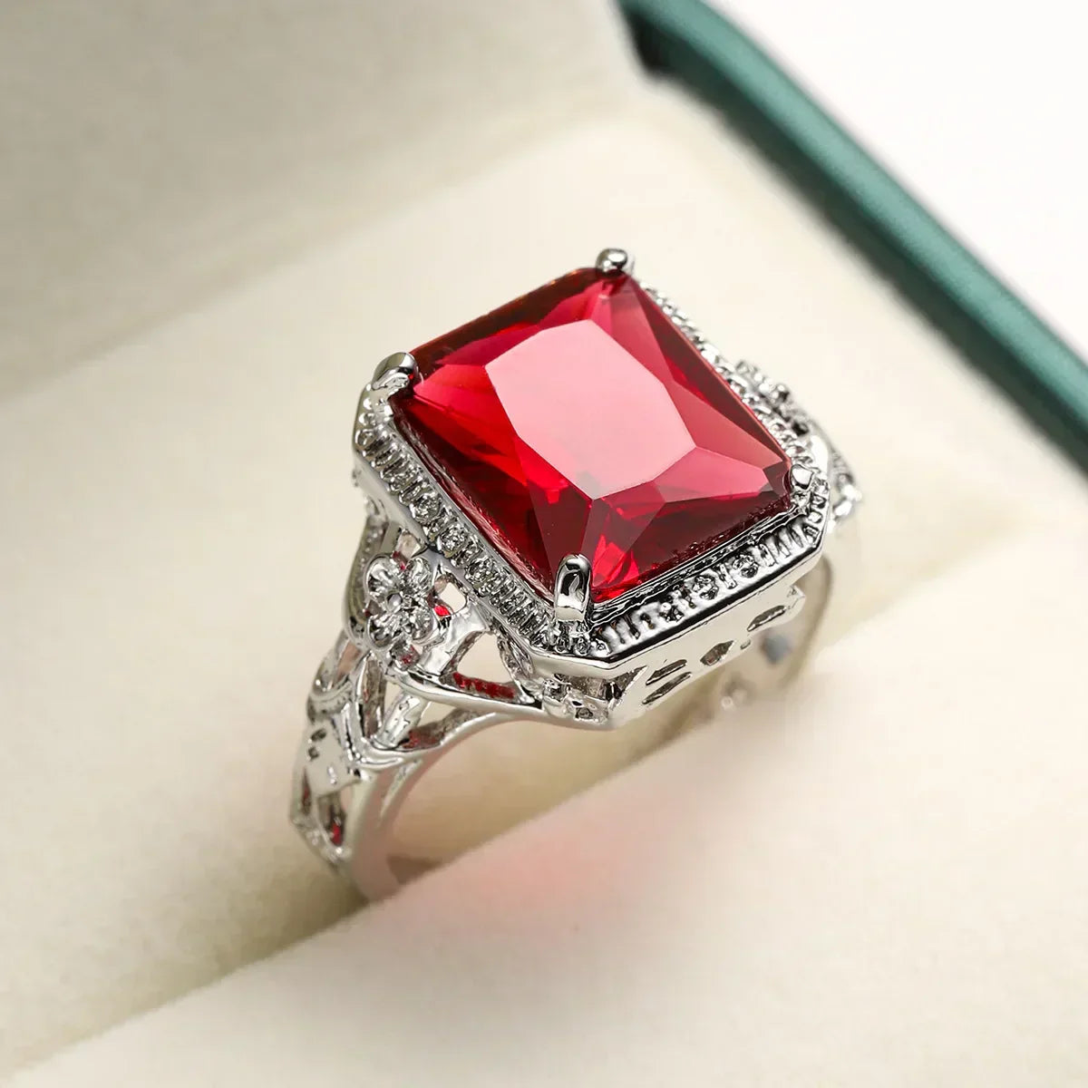 Bague de mariage pour femme avec fleur gravée ajourée