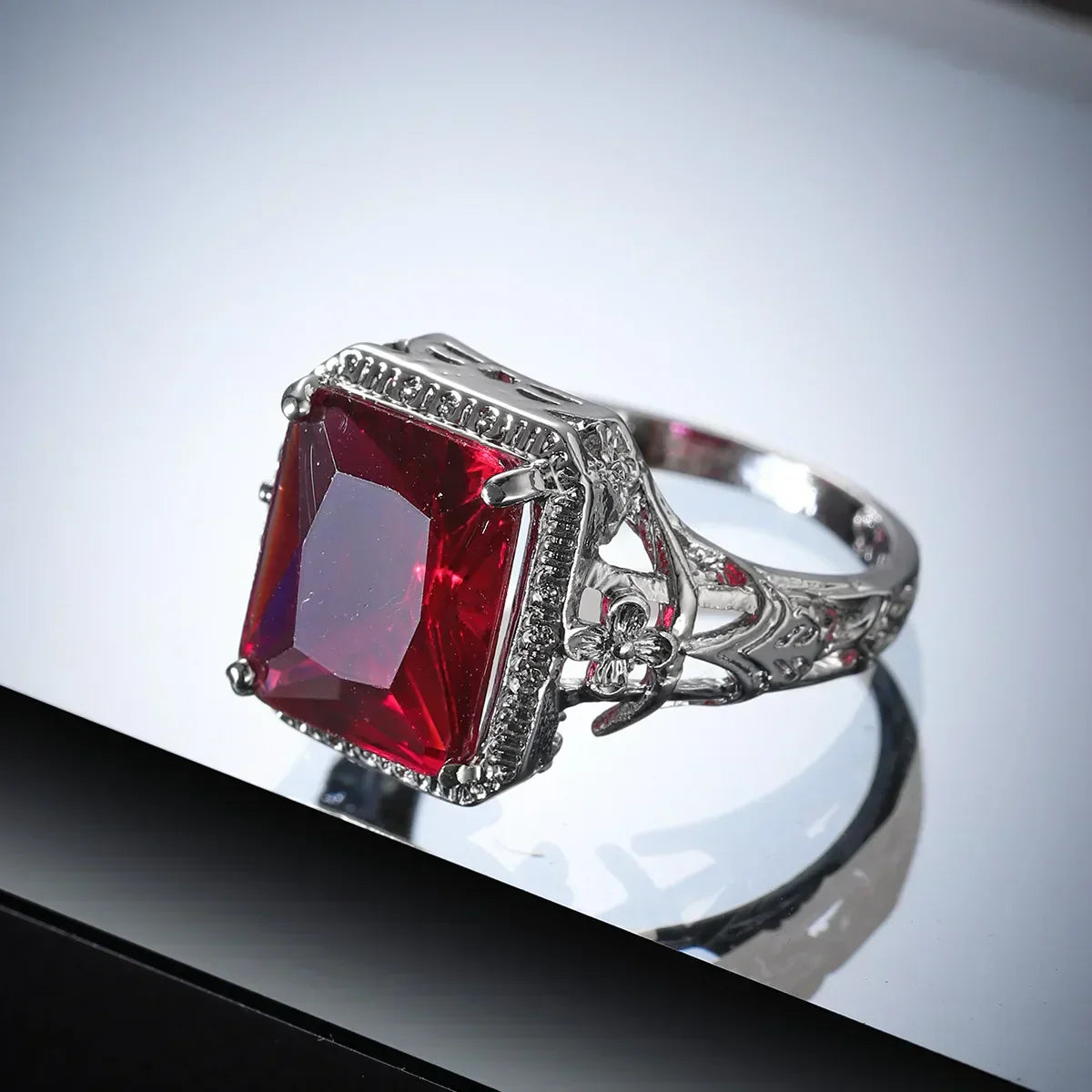 Bague de mariage pour femme avec fleur gravée ajourée