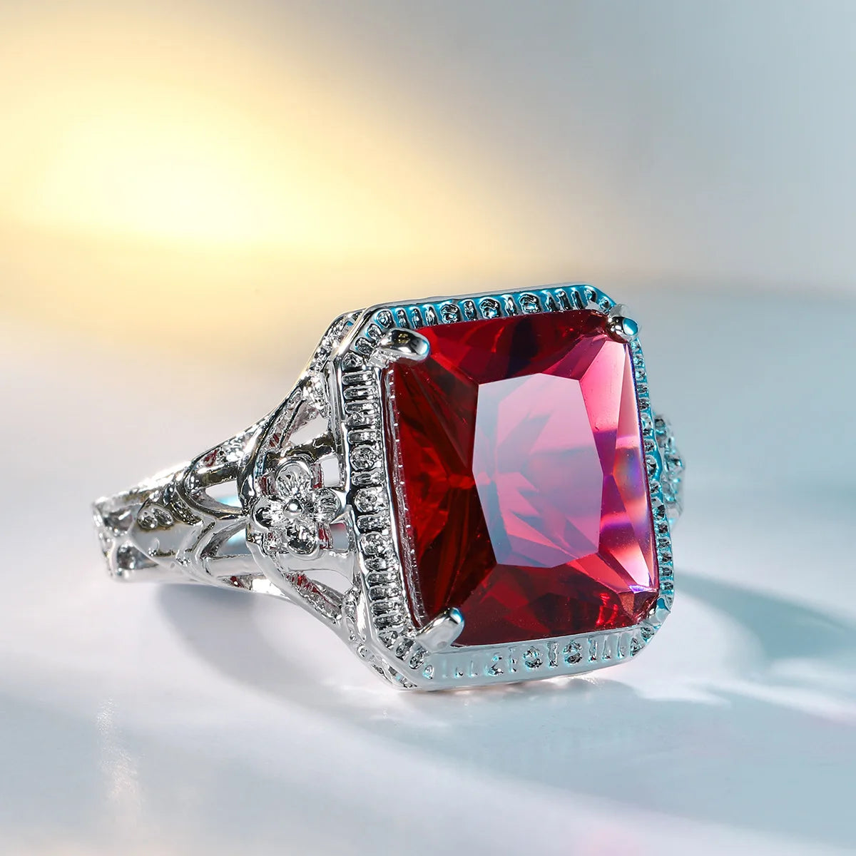 Bague de mariage pour femme avec fleur gravée ajourée